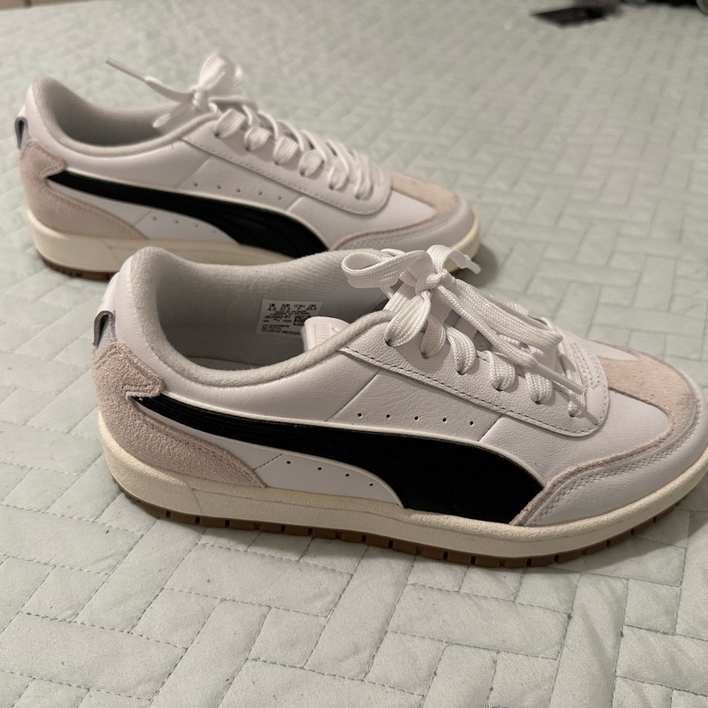 Puma White and Black Sneakers - Picture 4 of 5